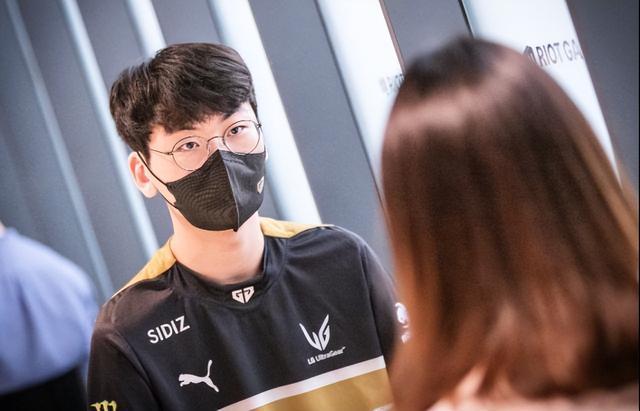 杨一凡则在 杨一凡则在